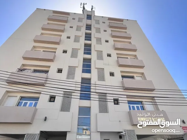 (انا المالك) شقة للبيع فالعذيبة –بناية الوليد بالقرب من وكالة الزبير للسيارات على شارع السلطان قابوس