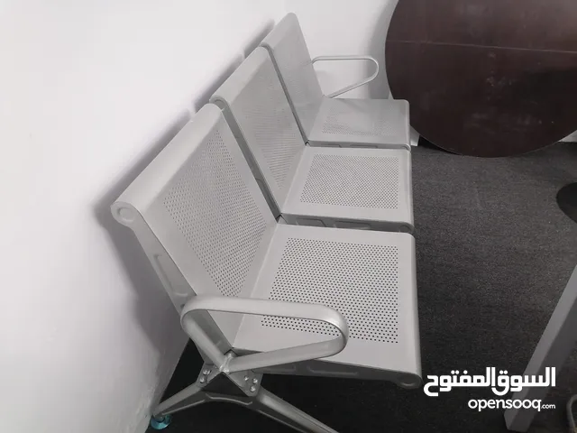كراسي انتظار المونيوم و المونيوم مغطاة باسنفنج و جلد