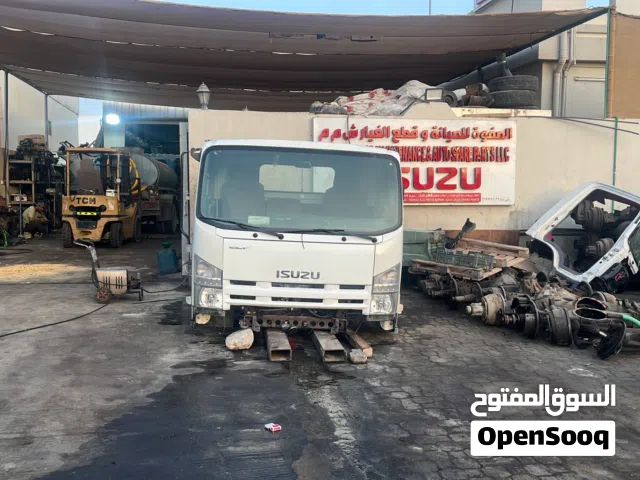 قطع غيار ايسوزو شاحنات وديمكس وجميع اعمال الصيانه  فى   المسفاه الصناعيه من 8 صباحا الى 9 مساء مستمر