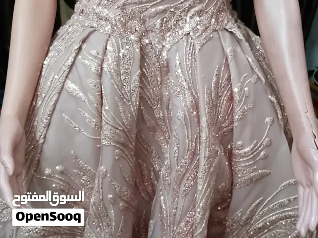 فساتين خطبه للبيع بسعر مغري