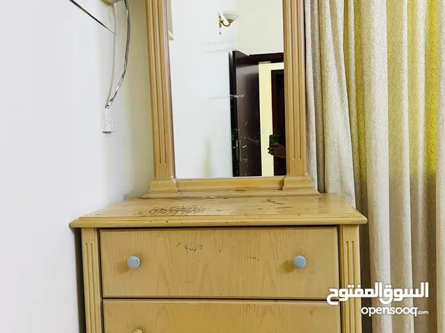 5 bd/- dressing table with mirror