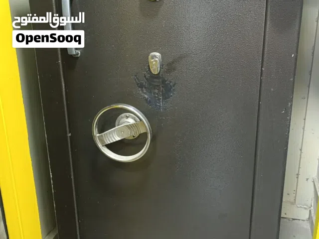 قاصة للبيع وزن 1500 كيلوا