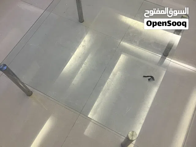 طاولة جانبية