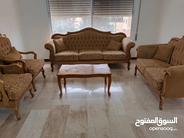 كنب مستعمل بحاله ممتازة و سعر مخفض