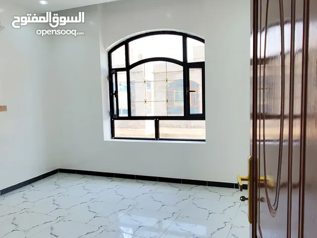 بيت مستقل للايجار 3شقق وقرش سيارة