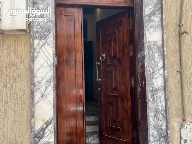 شقه. فاضيه. إيجار. ارضيه. تمشي سكنى . او . خدمى . شارع جمال .