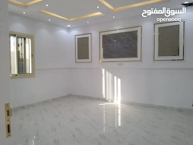 200 m2 5 Bedrooms Villa for Rent in Al Madinah Alaaziziyah