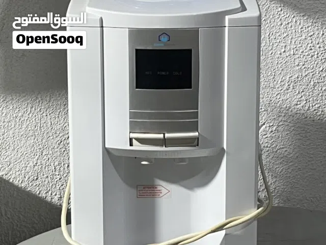 كولر ماء مكتبي ديجيتال (حامي/بارد) بحالة ممتازة للبيع