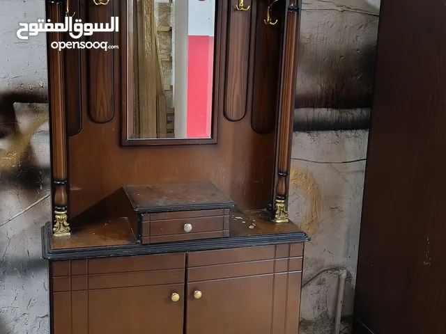 خزانة مدخل جميلة بتصميم كلاسيكي