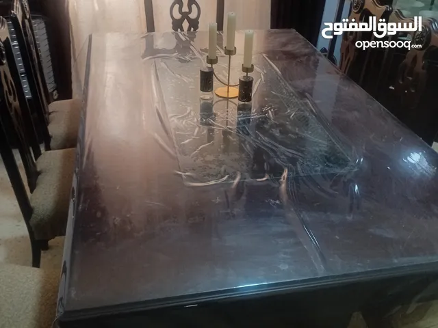 طاولة سفرة مع فضية مع 8 كراسي بحالة ممتازة خشب زان مع لاتيه