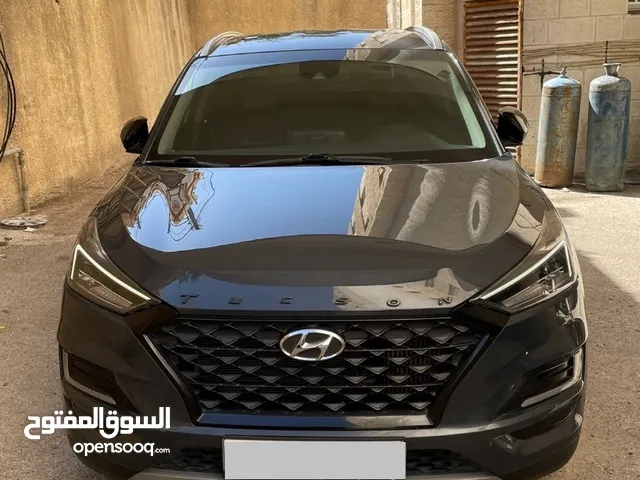 Hyundai Tucson عداد 80 بويه شركة بحاله الوكاله فللللللللل بدون فتحه  5 عدسات led  هوك  بصمه