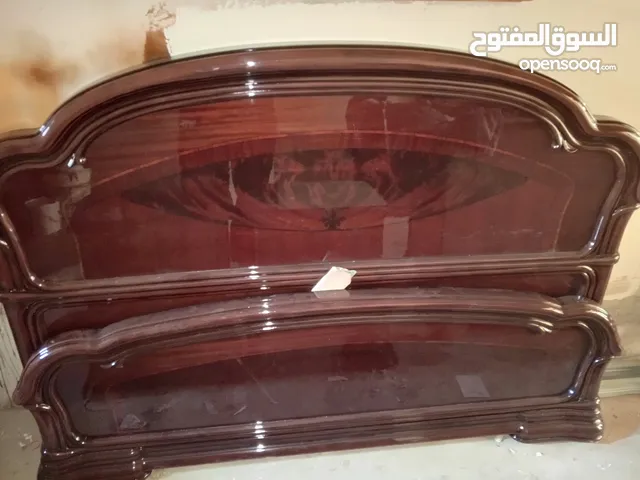 تخت مفرد ونص وملحقاته