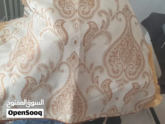 ستائر وأغطية مخدات مستعمله للبيع