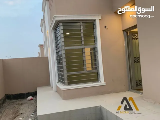 300 m2 4 Bedrooms Townhouse for Rent in Basra Shatt Al-Arab