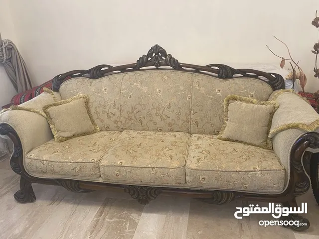 طقم كنب بحالة جيدة للبيع