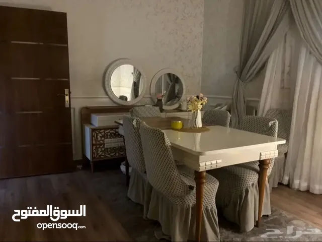 طاولة طعام