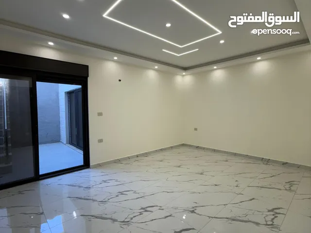 شقة شبه ارضي مع ترسات سوبر ديلوكس باجمل مناطق الجبيهة