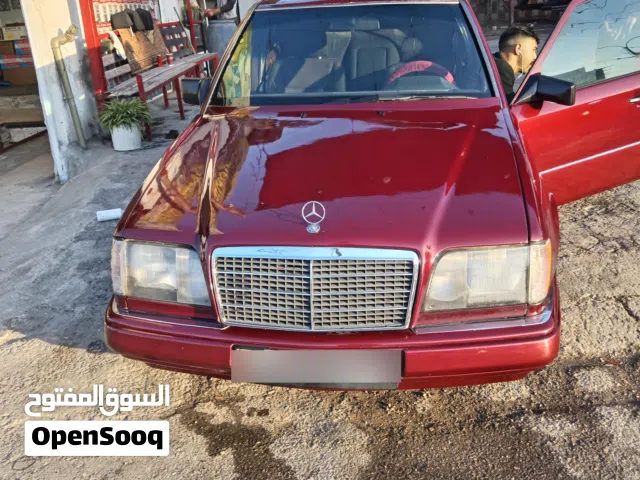 1993, مرسيدس بنز, الفئة-E, E 200