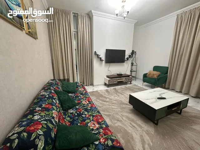 للايجار الشهري شقة 3 غرف وصالة مفروشة بالكامل في عجمان منطقة الراشدية أبراج الواحة