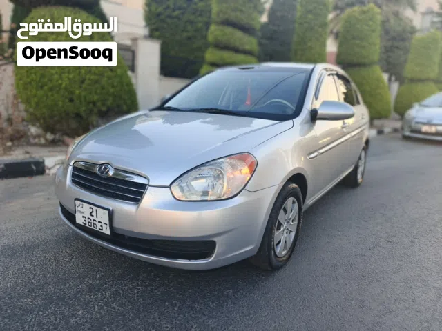 2010 هيونداي فيرنا Standard