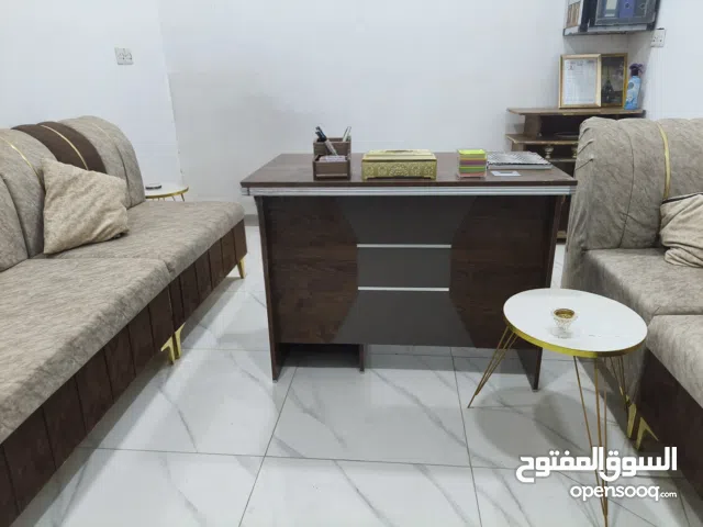 ميز مكتبي للبيع