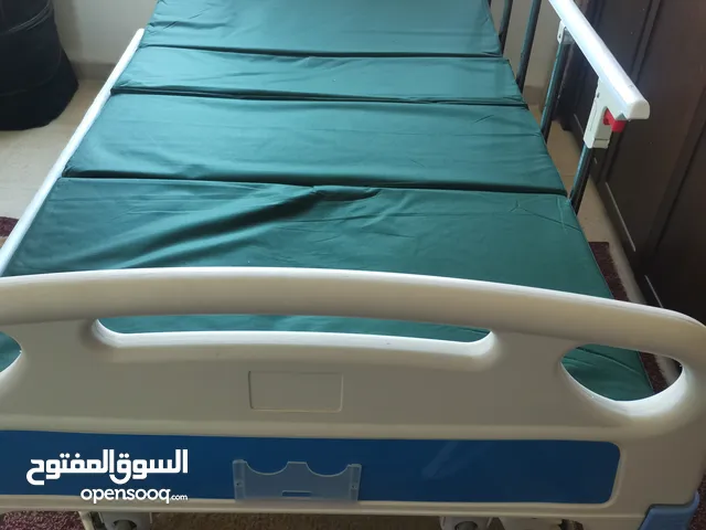 سرير طبي حركتين يدوي بحال الجديد