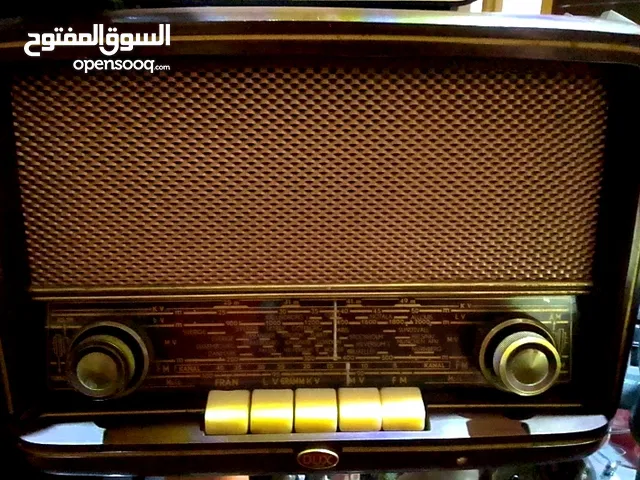 راديو قديم بحاله ممتازه الحجم الصغير