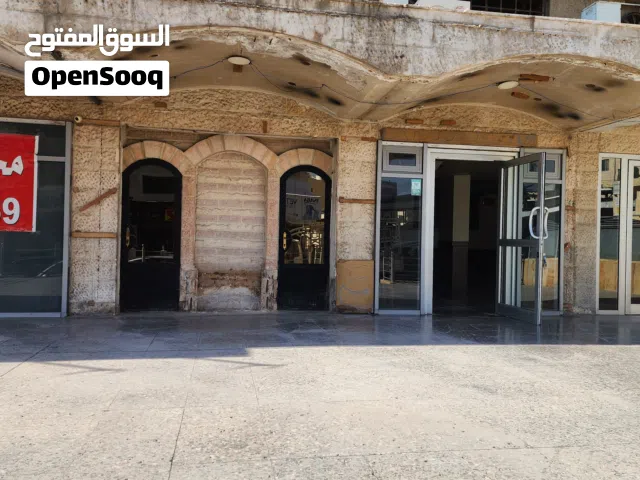 محل 4 أبواب مطل على شارع حيوي في الرابية