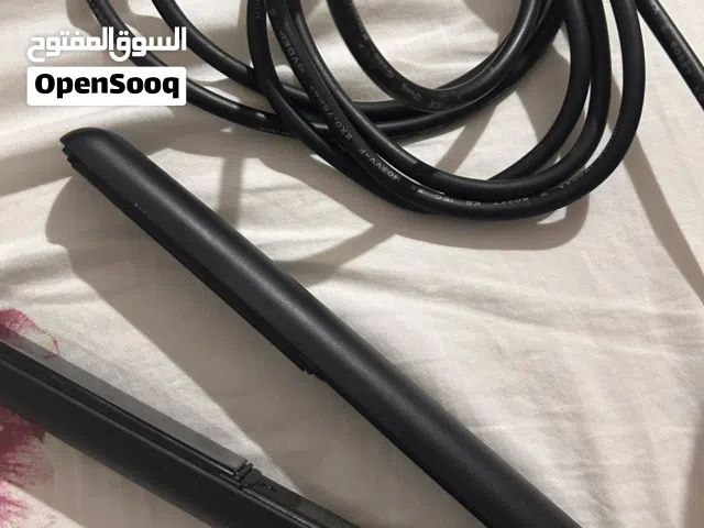 للبيع أجهزة العناية بالشعر واستشوار بحالة ممتازة واستعمال خفيف جداً
