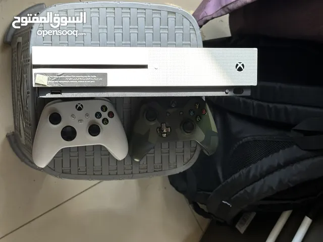 Xbox One S (500 GB) with Controllers