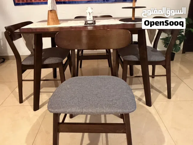 Beautiful Table 4 chairs