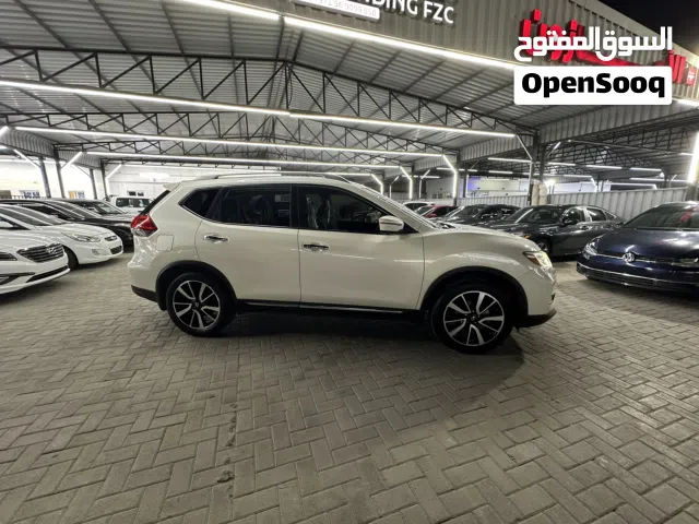 Nissan Rouge SL 2017 Panorama original airbags AWD 2.5L 4 C , very economical car