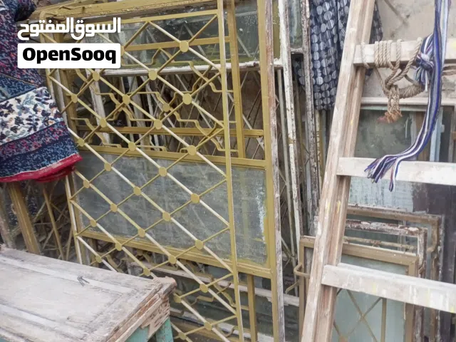 عشر حماية حديد ثقيل مع الشبابيك واقزاز لاببع بسعر مغري بوب خشب