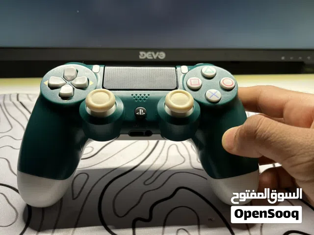 للبيع يده بلايستيشن 4