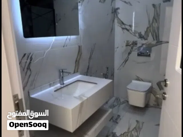 شقه في فينيسيا 2 الحي الراقي ،، عماره متكونه من طابقين فقط كل طابق 4 شقق ،، الشقه فالدور الارض