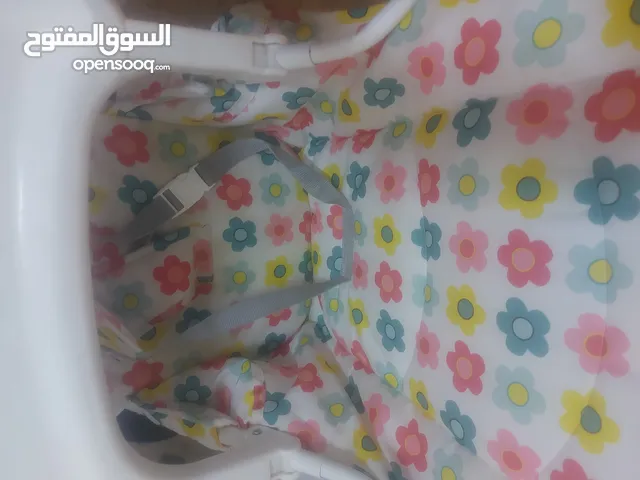 سحسيلة اطفال وكارسيت ومقعد طعام بحالة جيدة جدا بسعر مغري