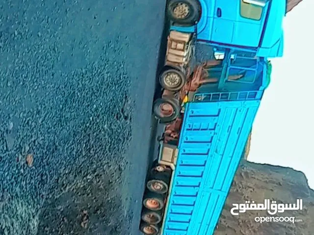Tractor Unit Mercedes Benz 2016 in Mafraq