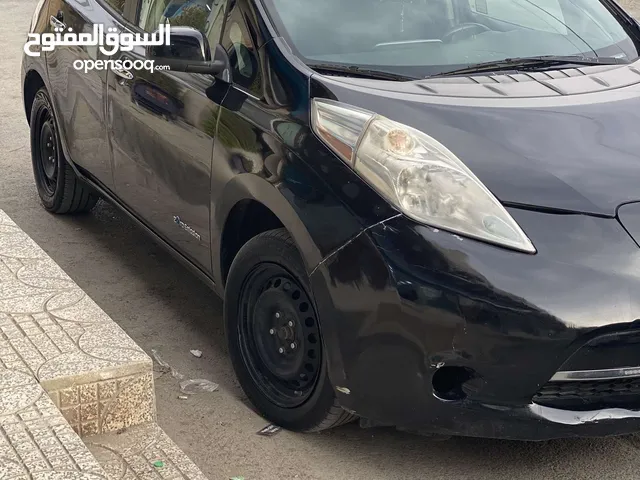 نيسان ليف 2015