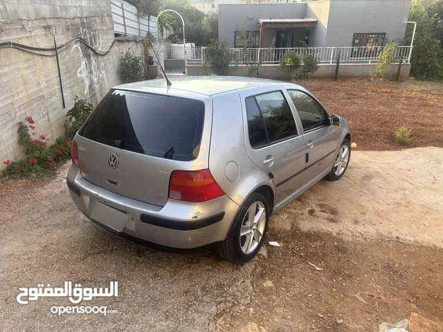 سيارة جولف موجودة في قبلان