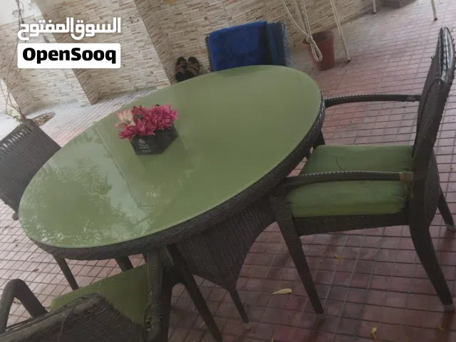 طاوله خضراء