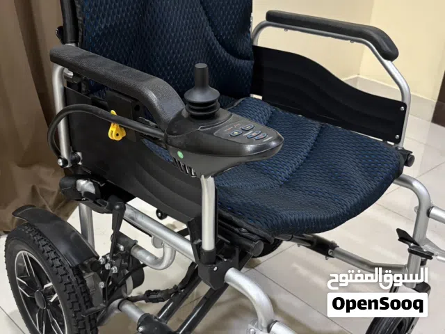 كرسي متحرك كهربائي للبيع لم يستعمل إلا أسبوع