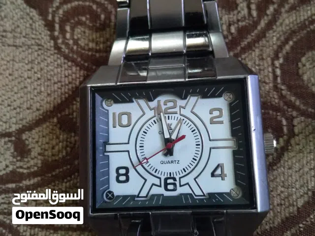 ساعة رجالي جديدة معها علبة بالإضافة لعدة ملحقات