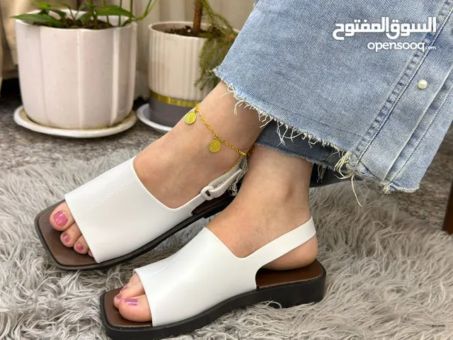 يتوفر مانتوات صيفيه واحذيه