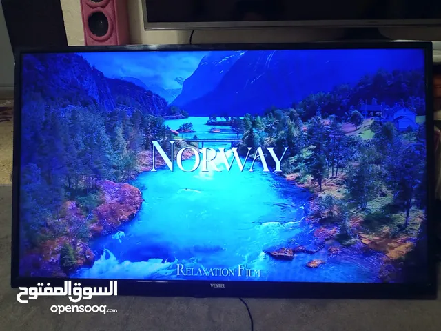 شاشة فيستل( تركي ) حجم 49 انش سمارت بحالة ممتازة جدٱ مع ريموت عدد 2 وحمالة الحائط