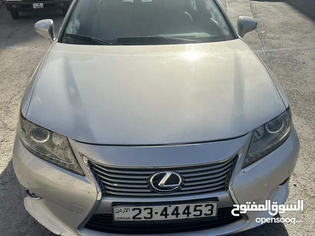لكزس ES300 هايبرد فل كامل بحاله الوكاله لون سلفر