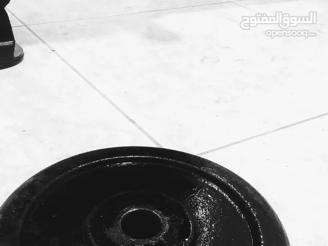 للبيع معدات رياضيه بار سيده اوزان 5 كيلو 10 دينار