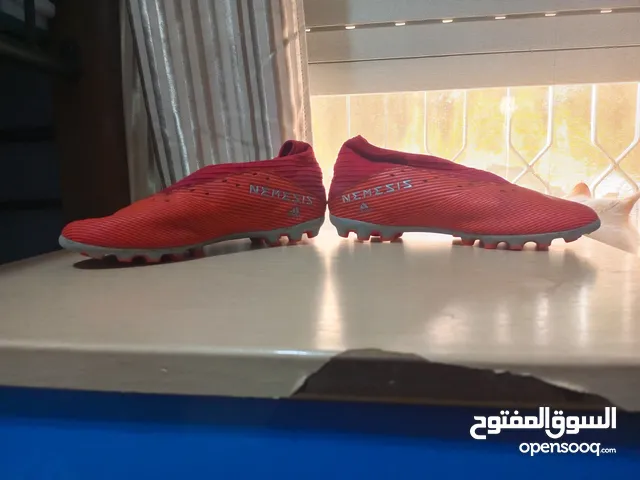 حذاء اديداس اصلي مستعمل اربع اشهر النمرة 40 اقرا اوصف مهم.