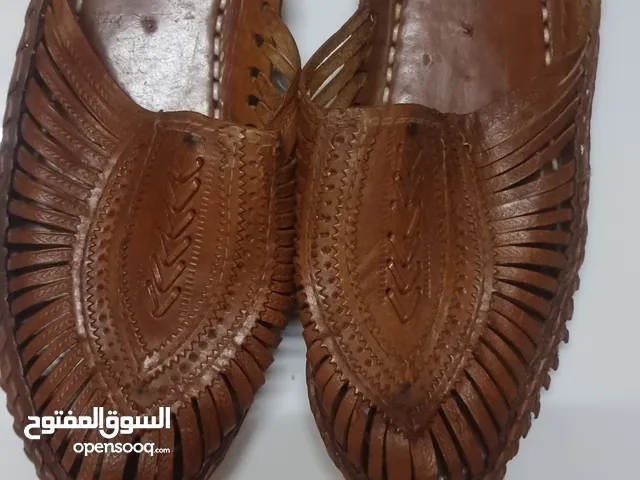 Ethnic Vibes Mens Kolhapuri Leather Chappal Mojari Ethnic Indian Jutti Khussa Flat Shoes US Size 6.