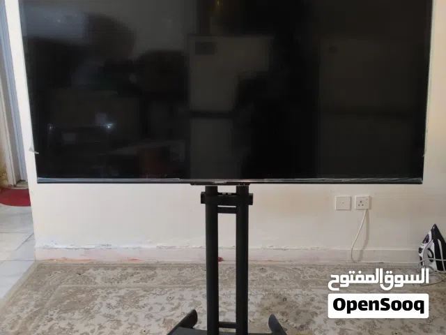 تلفاز سكاي وورث 58 بوصة إستعمال خفيف بحالة ممتازة و حالته الأصلية مع حامل متحرك كبير