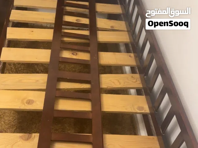 سرير فردي مستعمل واستعمال نضيف السعر 200
